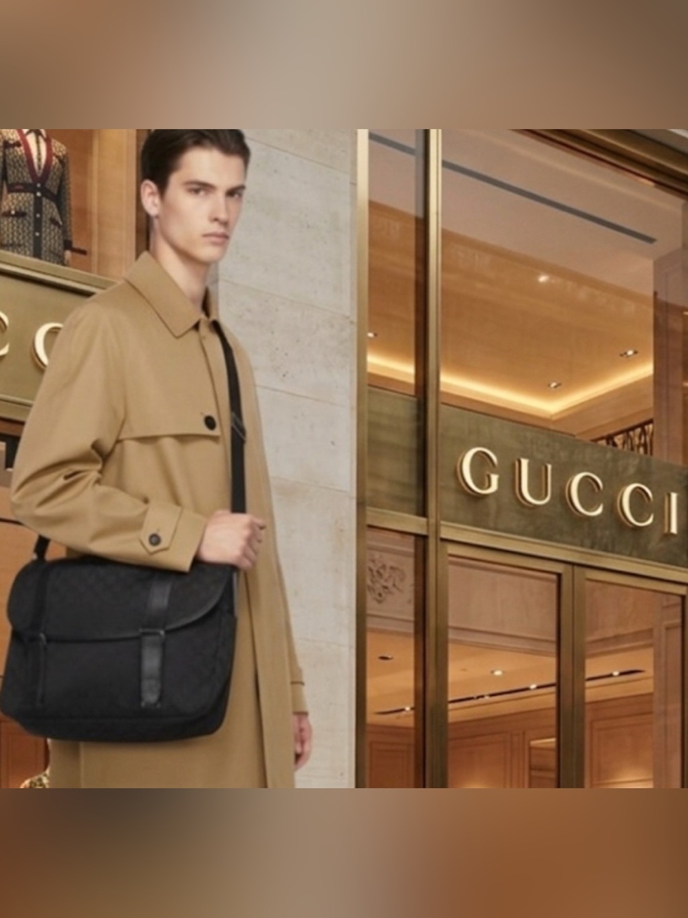 Authentic Gucci luxury designer GG signature canvas & leather messenger bag